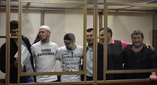 Фигуранты "ялтинского дела" на оглашении приговора (слева направо):  Рефат Алимов, Арсен Джеппаров, Вадим Сирук, Эмир-Усеин Куку, Муслим Алиев, Энвер Бекиров. Фото Константина Волгина для "Кавказского узла"
