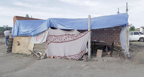 Временный лагерь возле селения Куллар в Дагестане. Стоп-кадр видео "Кавказского узла"