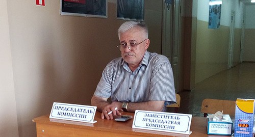 Председатель комиссии на избирательном участке. 27 июня 2020. Фото Расула Магомедова для "Кавказского узла"