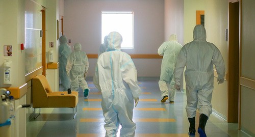 Медицинские работники в коридоре больницы. Фото Азиза Каримова для "Кавказского узла"