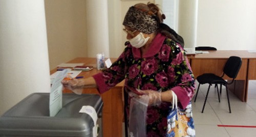 Во время голосования. КБР, Нальчик, 1 июля 2020 г. Фото Людмилы Маратовой для "Кавказского узла"