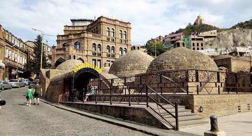 Тбилисский исторический район Абанотубани, популярный у туристов. Фото М.Кузнецовой для "Кавказского узла".