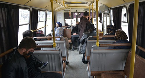 Жители Чечни в автобусе. Фото REUTERS/Ramzan Musaev