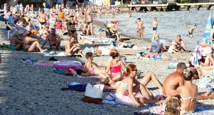 Туристы в Сочи игнорируют запреты властей