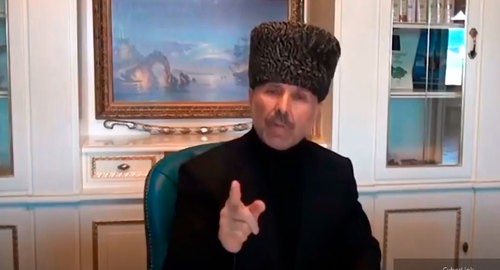 Абадиев Идрис. кадр видео Chechen TV https://www.youtube.com/watch?v=nhBeAN3M7Z0&feature=emb_logo