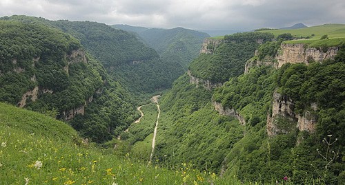 Горы в Кабардино-Балкарии. Фото Олег Мар https://ru.wikipedia.org/