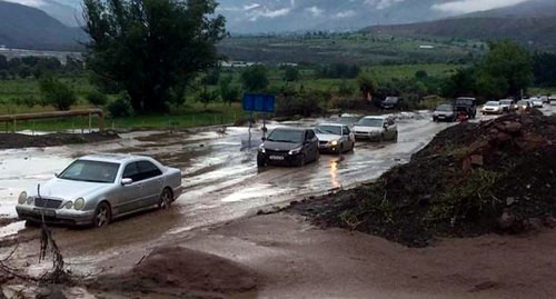Дорога в Дагестане  после схода селя. Фото пресс-служба ГУ МЧС по Дагестану.