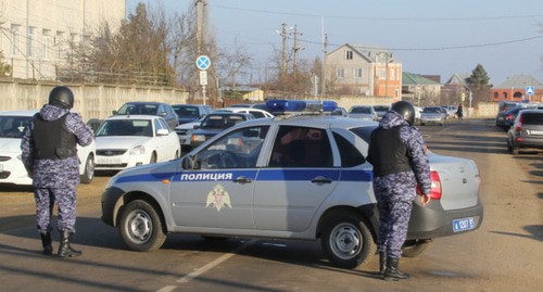 Сотркдники полиции. Фото: пресс=-служба НАК, http://nac.gov.ru/fotomaterialy@page=12.html#&gid=1&pid=2