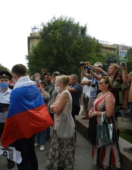 Участники акции на площади Павших борцов в Волгограде. 1 августа 2020 года. Фото Татьяны Филимоновой для "Кавказского узла"
