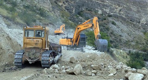 Восстановление дороги в горной местности. Фото пресс-службы Дагавтодора dagavtodor.ru