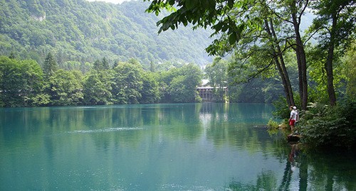 Голубое озеро. Кабардино-Балкария. Фото: LxAndrew https://ru.wikipedia.org/
