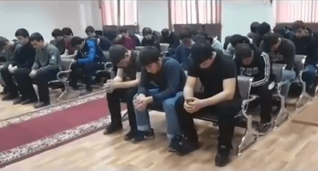 Скриншот видео профилактической беседы в Курчалоевском ОВД Чечни, https://www.instagram.com/p/CD3GYVLFuT9/