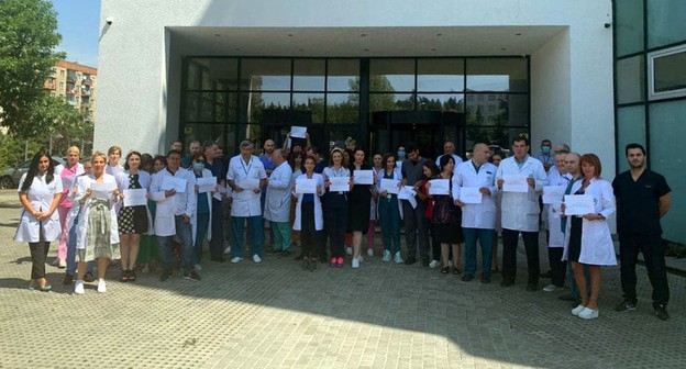 Акция "Врачи в белых халатах" в Грузии. Фото страницы Медицинскйо ассоциации Грузии в FB https://www.facebook.com/620467598036982/photos/rpp.620467598036982/3095733540510363/?type=3&theater
