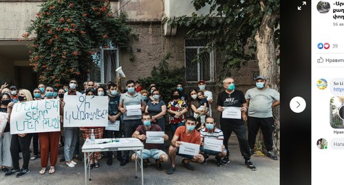 Жители Еревана протестуют против строительства многоэтажки поблизости. Скриyшот страницы FB https://www.facebook.com/CitizenFairDemand/photos/a.106453217842969/106677087820582