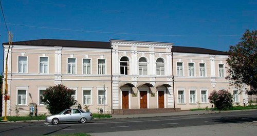 Школа в Сухуме. Фото: официальный сайт школы N2 в Сухуме https://www.2ndschool.ru/