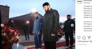 Кавказоведы назвали чуждым исламской традиции возложение цветов к обелиску Ахмата Кадырова