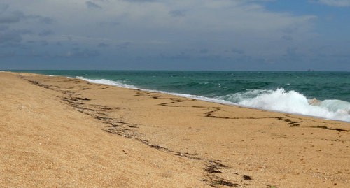 Песчаный пляж. Фото Нины Тумановой для "Кавказского узла"