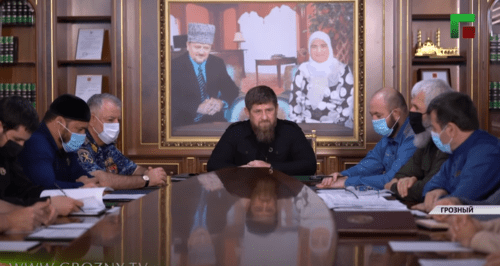 Рамзан Кадыров объявляет о создании национального агентства по связям с выходцами из Чечни, проживающими за рубежом. Засдение оперативного штаба 27 августа 2020 года. Скриншот видео
https://youtu.be/VSpnaimT81k