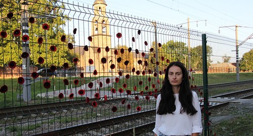 Бесланский сквер украшен вязаными цветами в память о погибших детях. Фото корреспондента "Кавказского узла"