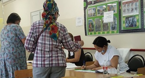 На избирательном участке в Калмыкии. Фото Бадмы Бюрчиева для "Кавказского узла"