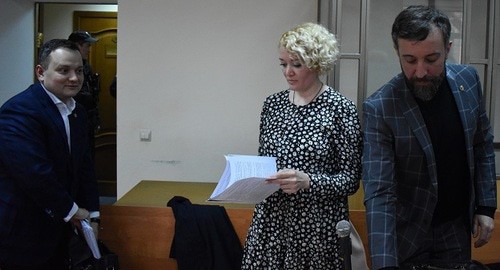 Анастасия Шевченко с адвокатами в зале суда, март 2020 года. Фото Константина Волгина для "Кавказского узла".