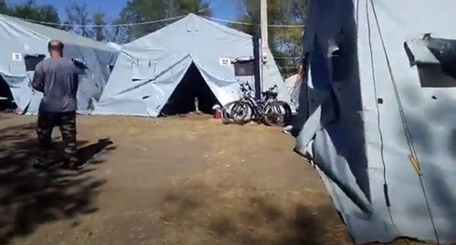 Палаточный лагерь мигрантов в Каменск-Шахтинском. Скриншот видео https://www.youtube.com/watch?v=yMHAjNbzYgU&feature=emb_logo