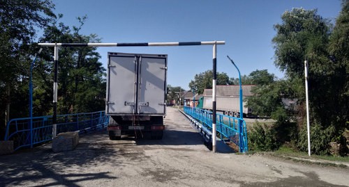 Мост в Троицком. Фото Умара Йовлоя для "Кавказского узла".