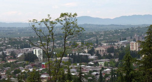 Вид на  Озургети, Грузия. Фото G.N. - https://ru.wikipedia.org/wiki/Озургетский_муниципалитет#/media/Файл:Ozurgeti_(G.N._2009).jpg