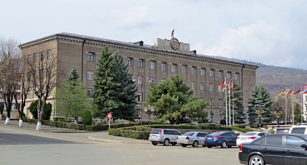 Резиденция президента Нагорного Карабаха в Степанакерте. Фото Алвард Григорян для "Кавказского узла"