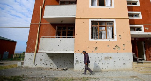 Пострадавший от обстрела дом в Азербайджане. Фото Азиза Каримова для "Кавказского узла"