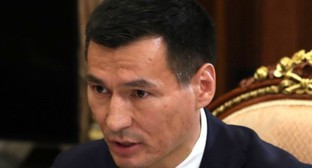 Лидеры трех фракций Народного хурала обвинили Хасикова в неспособности управлять республикой
