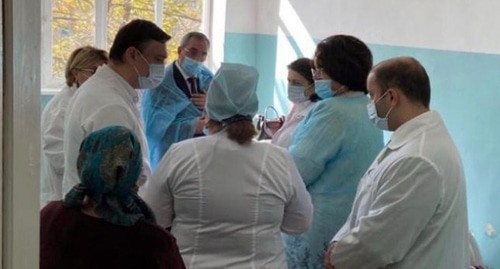 Медики в инфекционном стационаре, временно развернутом на базе Республиканского кожно-венерологического диспансера, для детей с симптомами ОКИ. Фото пресс-службы Минздрава Дагестана http://minzdravrd.ru/news/item/2719