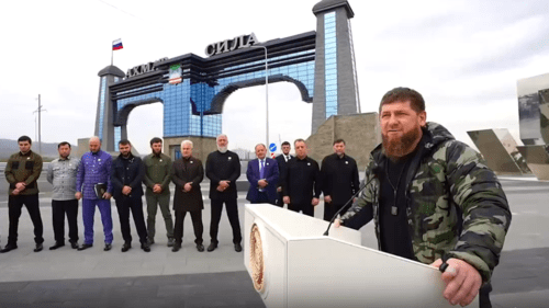 Рамзан Кадыров на открытии арки при въезде в Грозный 5 октября 2020 года. Стоп-кадр видео https://vk.com/video279938622_456243573