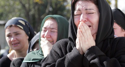 Родственники погибших. Нальчик, октябрь 2005 г. Фото: REUTERS/Viktor Korotayev