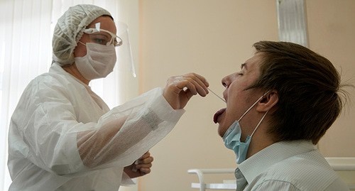 Тест на коронавирус. Фото: REUTERS/Tatyana Makeyeva
