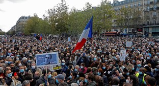 Журналисты объяснили роль властей в дискуссиях о Charlie Hebdo и убийстве учителя