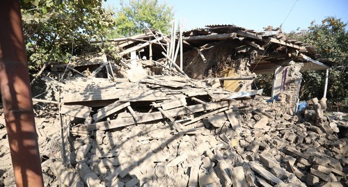 Руины дома в селе Азад Гарагойунлу, 19 октября. Фото Азиза Каримова для "Кавказского узла".
