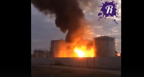 Пожар на нефтебазе в Дагестане. Стоп-кадр видео https://vk.com/video-163061027_456249066