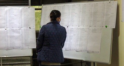 Девушка на избирательном участке в Тбилиси 31.10.2020. Фото Инны Кукуджановой для "Кавказского узла"