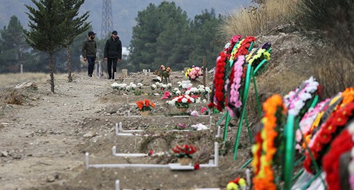 Могилы убитых во время конфликта в Нагорном Карабахе. 2 ноября 2020 года. Фото: Vahram Baghdasaryan/Photolure