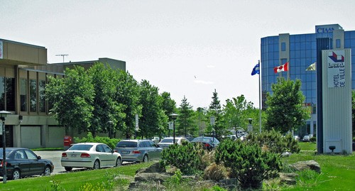Площадь города Лаваль в провинции Квебек, Канада. Фото Жан-Филипп Буле  https://commons.wikimedia.org/wiki/Category:Laval,_Quebec
