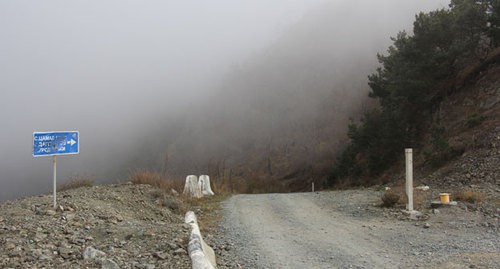 Указатель на дороге к селу Дагом. Фото Тамары Агкацевой для "Кавказского узла".