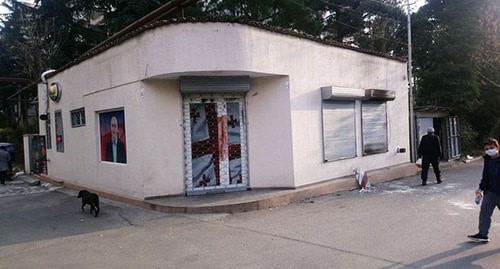 Разрушенный и сожженный офис ЕНД в Глдани. Фото предоставлено членом штаба Ночей Кокая