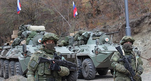 Российские военнослужащие возле монастыря Дадиванк. 18 ноября 2020 г. Фото Армине Мартиросян для "Кавказского узла"
