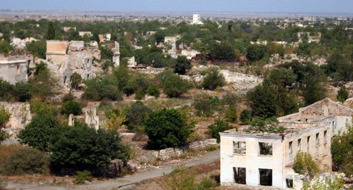 Агдам, Нагорный Карабах. Фото Joaoleitao 
 http://ru.wikipedia.org https://ru.wikipedia.org/wiki/Агдам#/media/Файл:Agdam-nagorno-karabakh-3.jpg