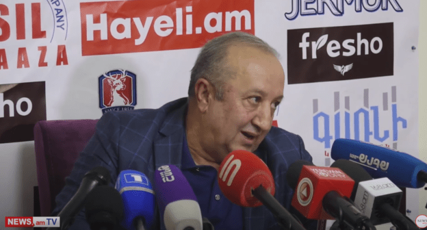 Генерал-лейтенант Мовсес Акопян на пресс-конференции 19 ноября. Стоп-кадр видео https://youtu.be/sf3bM6xJlis