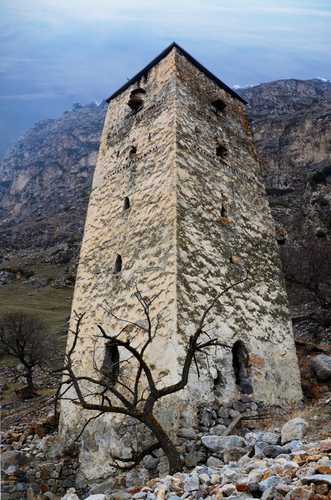 Башня Абаевых. Фото предоставлено Тенгизом Мокаевым Башня Абаевых. Фото предоставлено Тенгизом Мокаевым