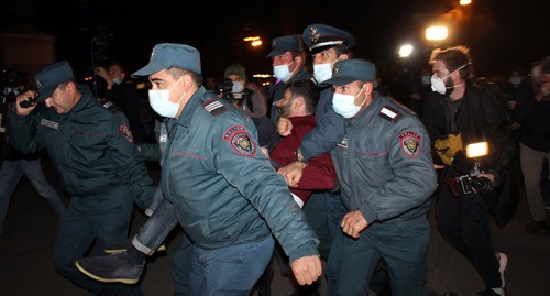 Задержание противников правительства Никола Пашиняна. Ереван, 13 ноября 2020 года. Фото Тиграна Петросяна для "Кавказского узла"