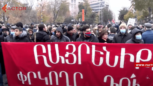 Митинг в Ереване 5 декабря 2020 года. Стоп-кадр прямой трансляции: https://youtu.be/ZCEfEWL41g8