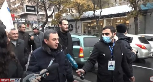Противники Пашиняна начали акцию протеста в Ереване. 9 декабря 2020 г. Стоп-кадр видео  https://www.youtube.com/watch?v=2_3q3TOzR3Q&feature=emb_title